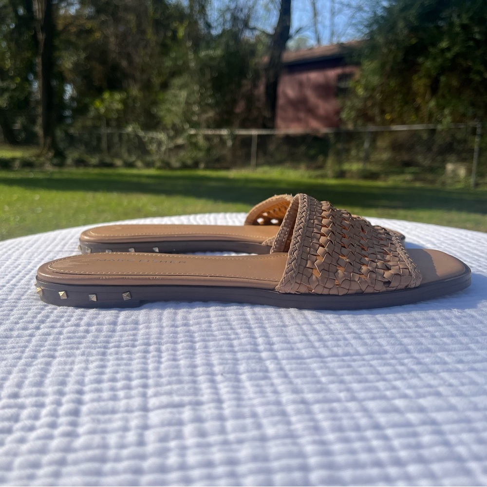 MARC FISHER Woven Tan JEREMY Spike Sandals Slides Size 6.5 - Picture 4 of 7